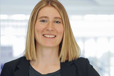 Porträtfoto von Communication Managerin Isabelle Klöpfer